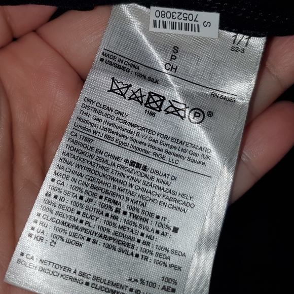 Gap Ladies 100% Silk Blouse - Picture 3 of 4